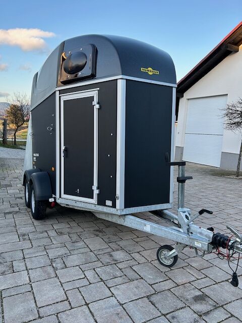horse-trailer-Humbaur---1771937996277911487_big--26022414561736909900